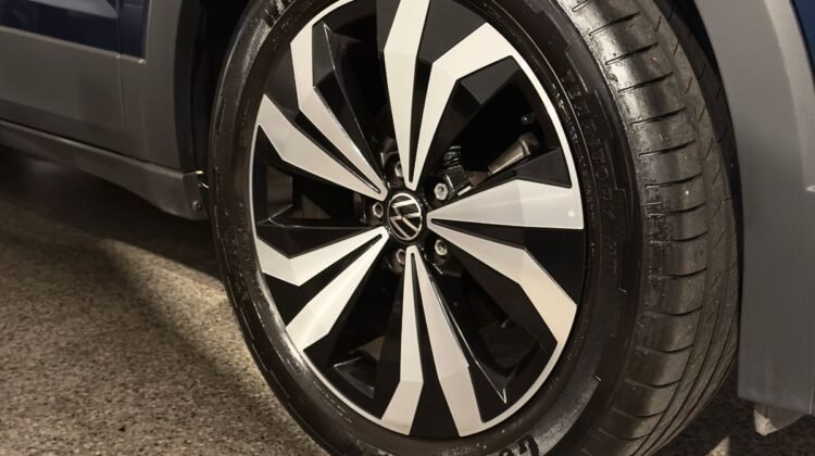 VOLKSWAGEN T-CROSS 1.0 200 TSI TOTAL FLEX AUTOMÁTICO