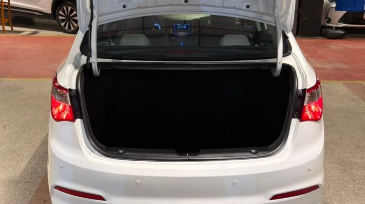 HYUNDAI HB20S 1.6 COMFORT PLUS 16V FLEX 4P AUTOMÁTICO